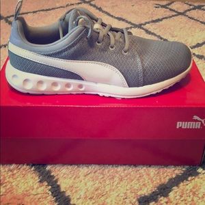 Women’s Gray Puma sneakers